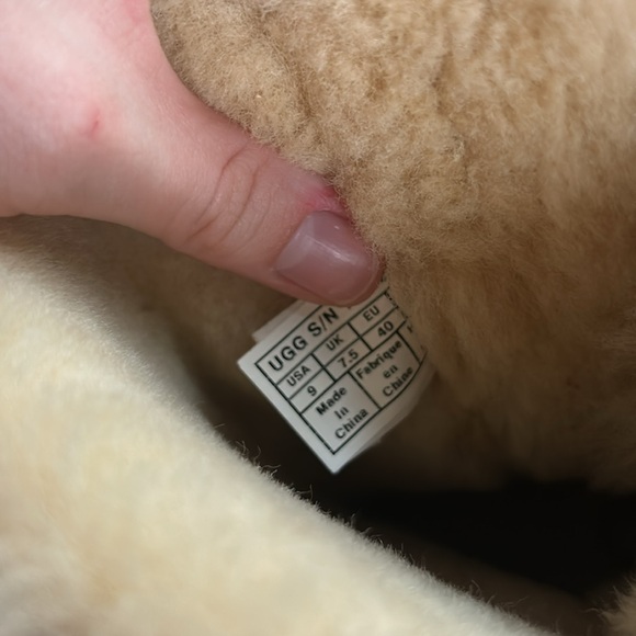 Bailey Bow UGGS - Picture 5 of 5